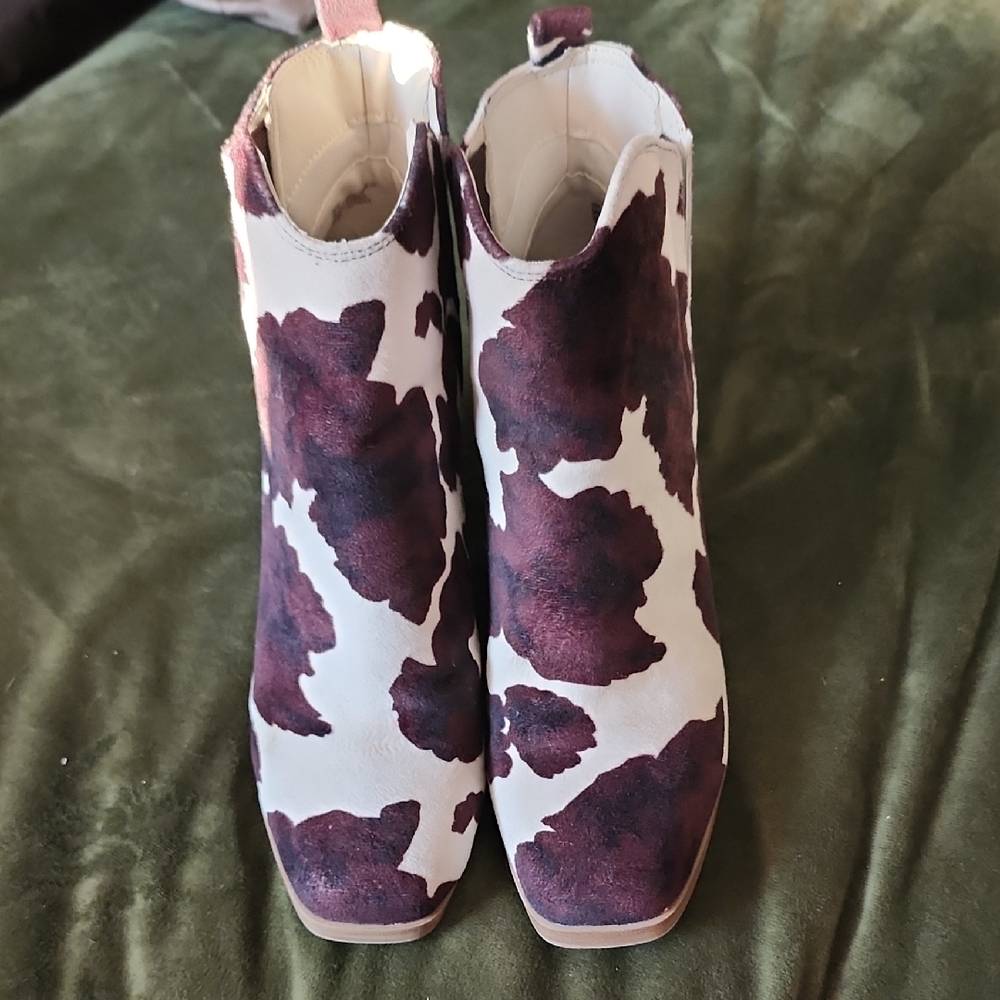 ARULA Cowhide Pattern Ankle Booties